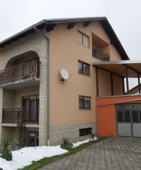 VELIKO POLJE -OBITELJSKA KUĆA OD 400 m2, 900 m2 OKUĆNICE