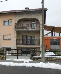 VELIKO POLJE -OBITELJSKA KUĆA OD 400 m2, 900 m2 OKUĆNICE